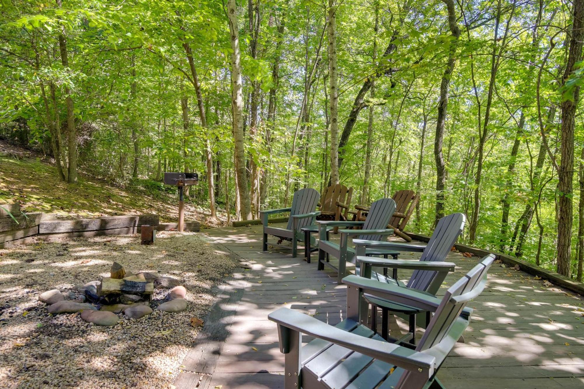 Secluded And Wooded Wears Valley Cabin With Fire Pit! Sevierville Extérieur photo
