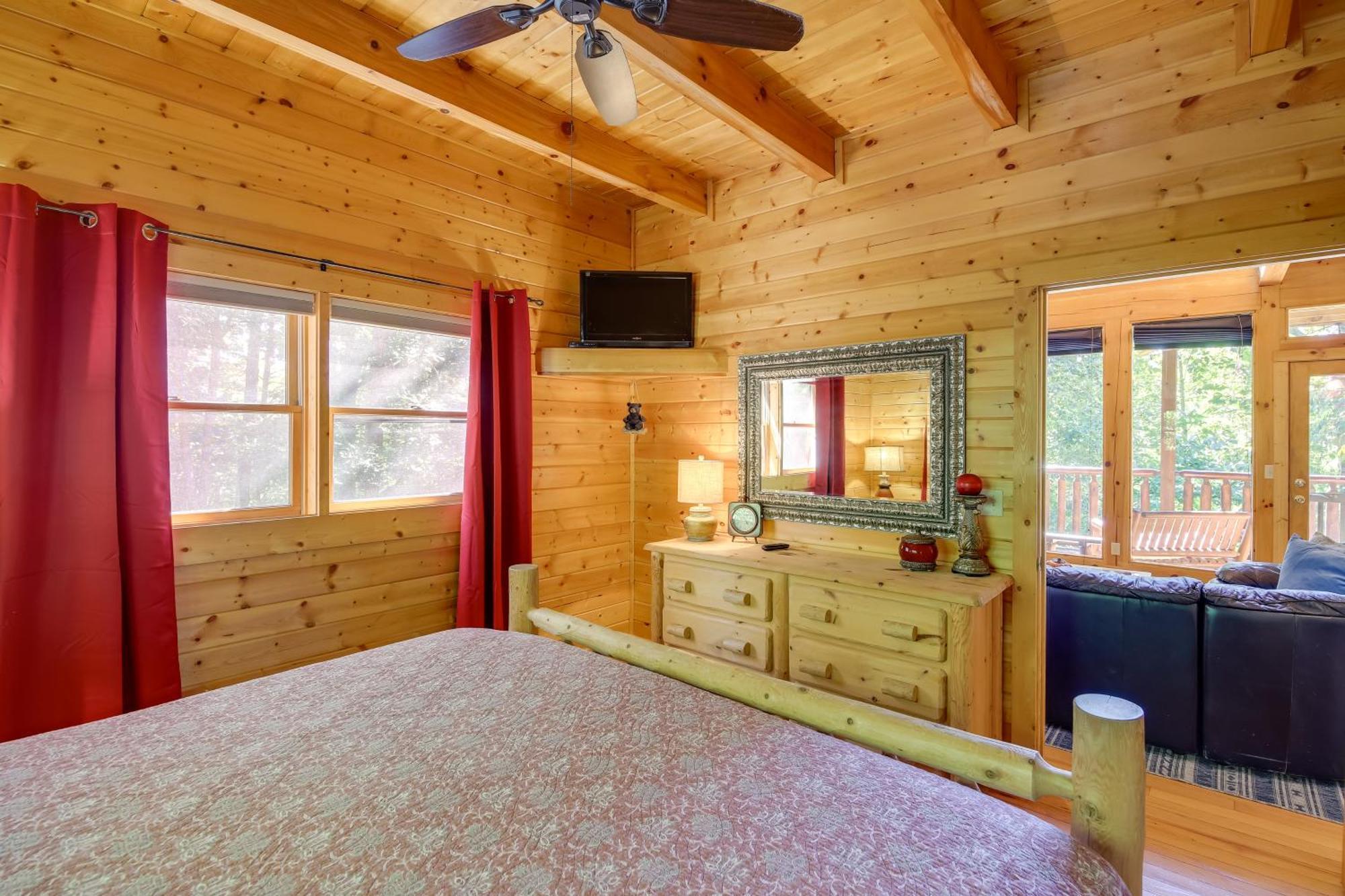Secluded And Wooded Wears Valley Cabin With Fire Pit! Sevierville Extérieur photo